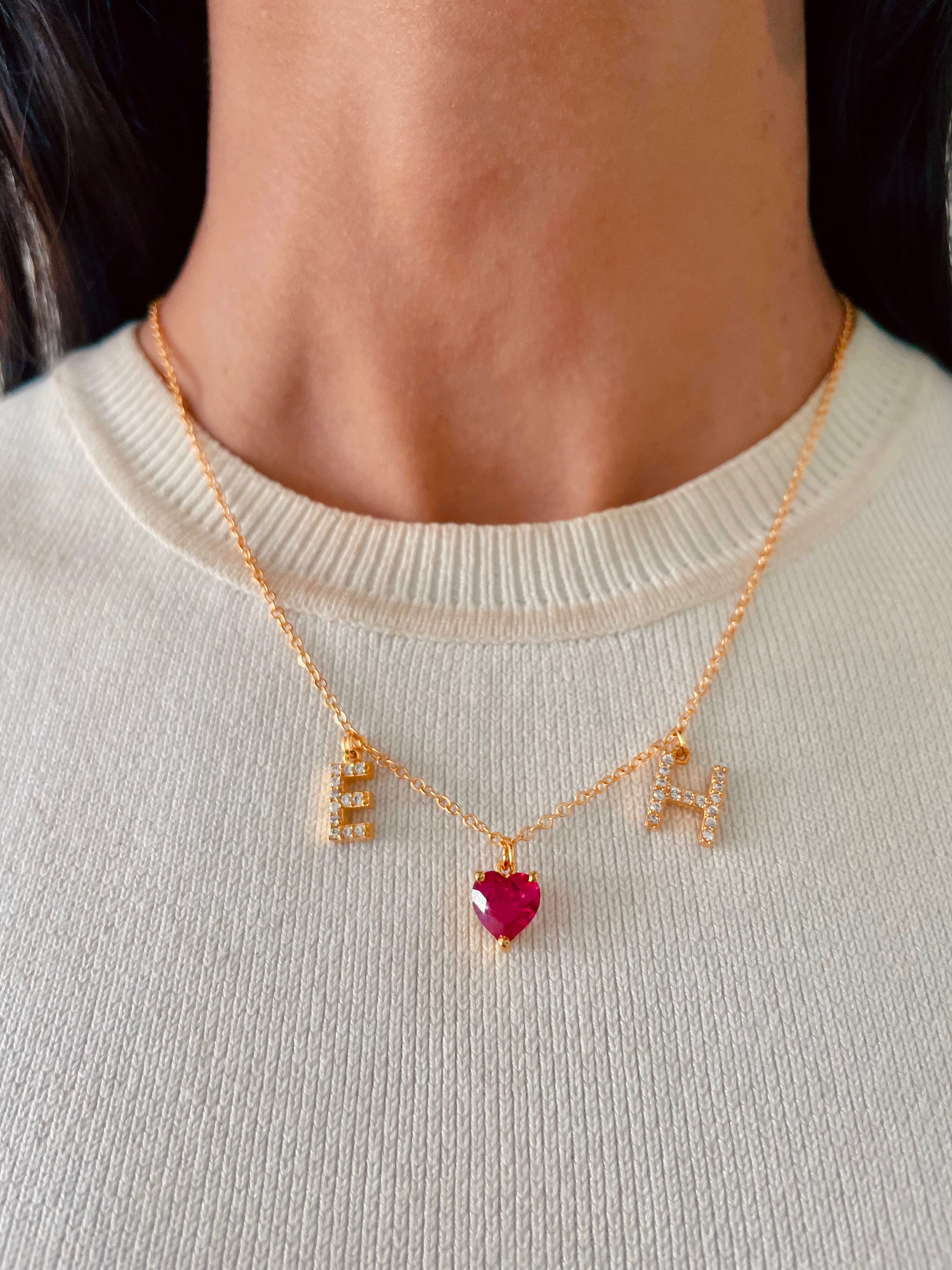 Lovers Find Each Other Nome Iniziale Name Necklace by Prerto — worn on model