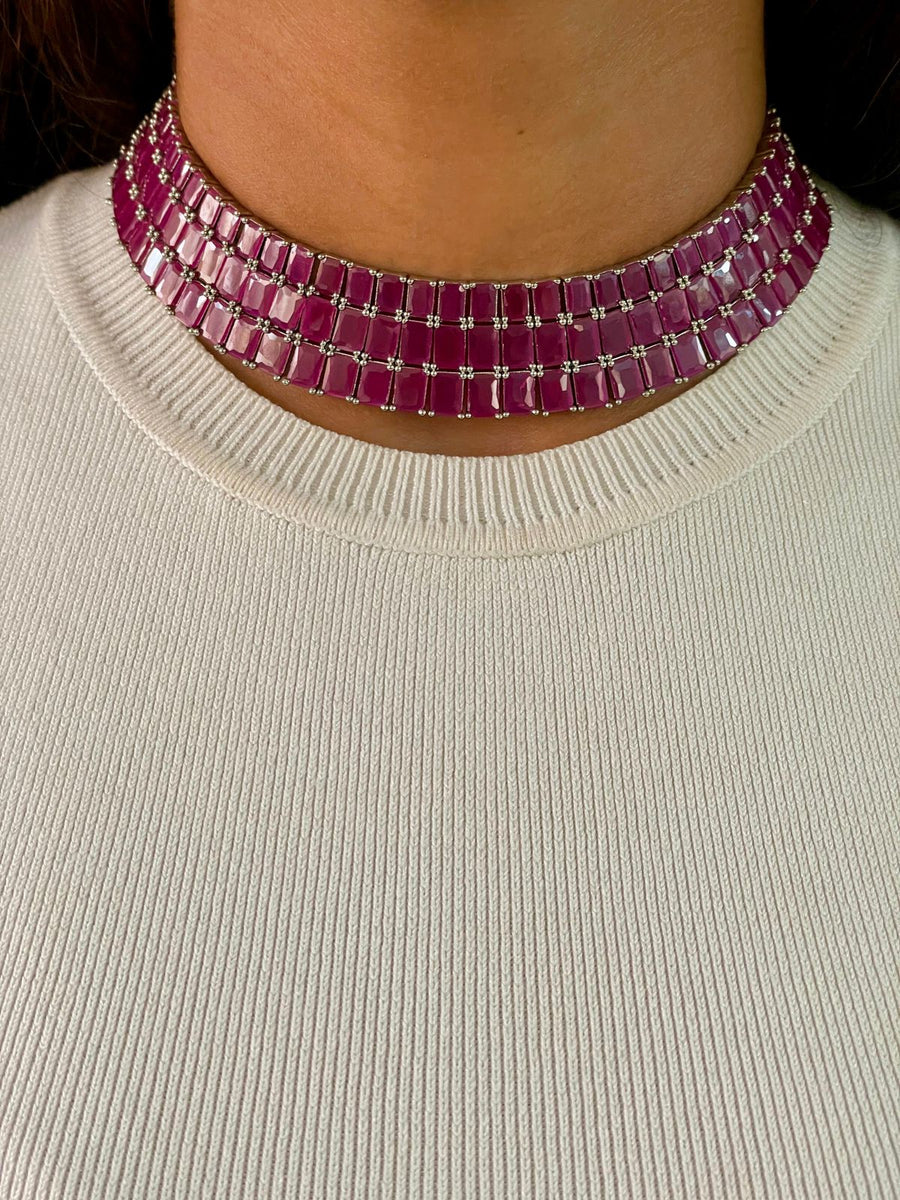 Maharani 3 Laag Baguette Magenta & Baguette Magenta Dimonte Choker Set (oorbellen en ketting)