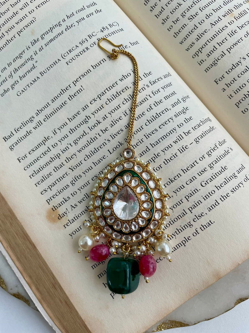 Maharani Amarat Polki Kundan Necklace Earrings Maang Tika Set — detail view — Prerto