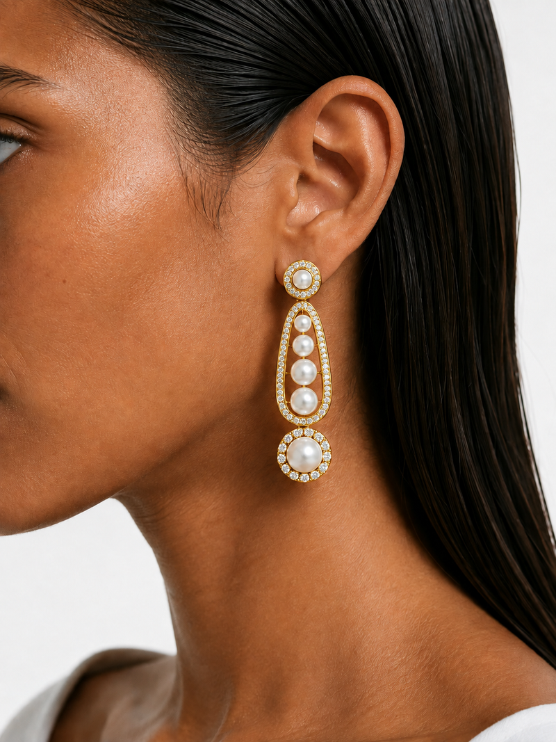 Maharani Nayeli goudkleurige diamantachtige zirkoon gelaagde statement kettingset & Noura parels & goudkleurige diamantachtige zirkoon chokerset kettingset (2 kettingen en 2 oorbellen)