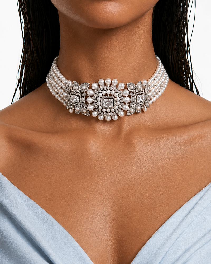 Maharani Areeha parels en diamantachtige zirkonia statement kettingset & Paso Pearly Trio diamanten kettingset Kettingset (2 kettingen en 2 oorbellen)