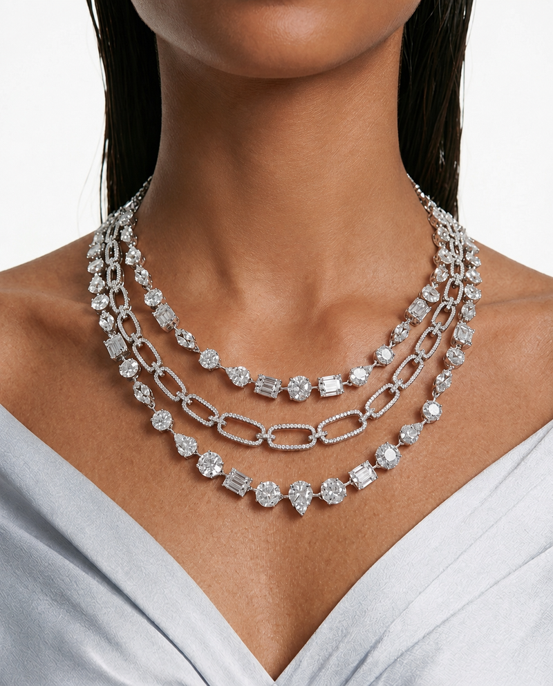 Maharani Nayeli diamantachtige zirkoon gelaagde statement kettingset & Ameera diamantachtige zirkoon statement choker kettingset Kettingset (2 kettingen en 2 oorbellen)