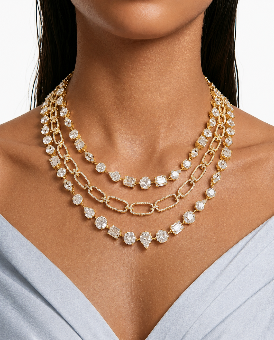 Maharani Nayeli Ensemble de colliers superposés en zircone de couleur dorée, perles Noura et collier ras du cou en zircone de couleur dorée (2 colliers et 2 boucles d'oreilles)