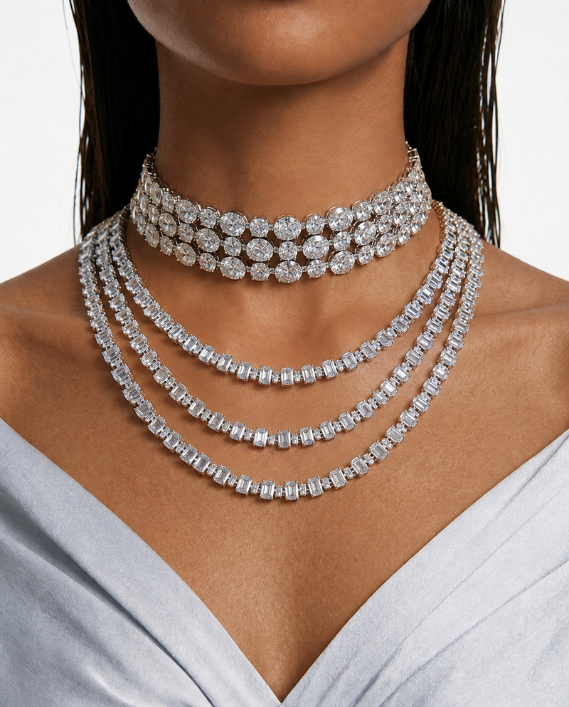 Maharani Aaiza 3-laags diamantachtige zirkoon kettingset & Ameera diamantachtige zirkoon statement choker kettingset Kettingset (2 kettingen en 2 oorbellen)