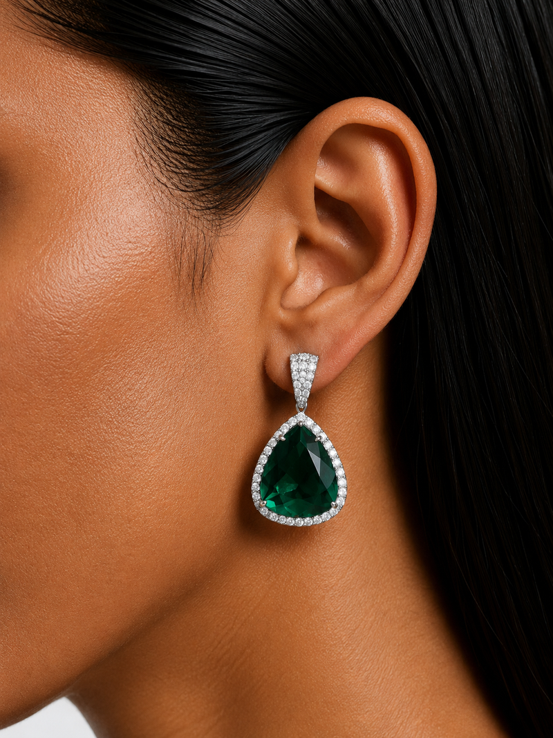 Élodie Emerald Heart Pendant Diamond-Like Zircon Necklace Set – Necklace & Earrings