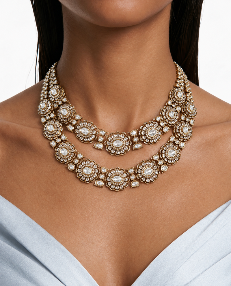 Ensemble de collier Kundan Polki à double couche avec détails floraux Moissanite Couture (collier, boucles d'oreilles et Maang Tikka)
