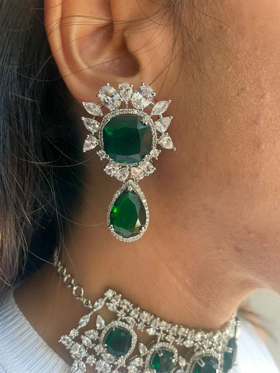 Maharani Diamond Emerald Stone Necklace Set & Geometric Drops Statement Emerald & Diamond Necklace Set (2Necklace, 2Earrings & 2Mang Tika)