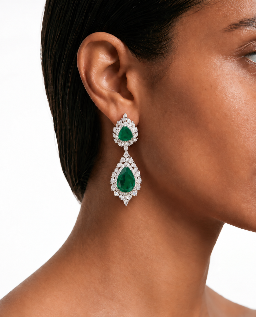 Mishka Emerald Heart Teardrop طقم عقد من الزركون يشبه الماس - قلادة وأقراط