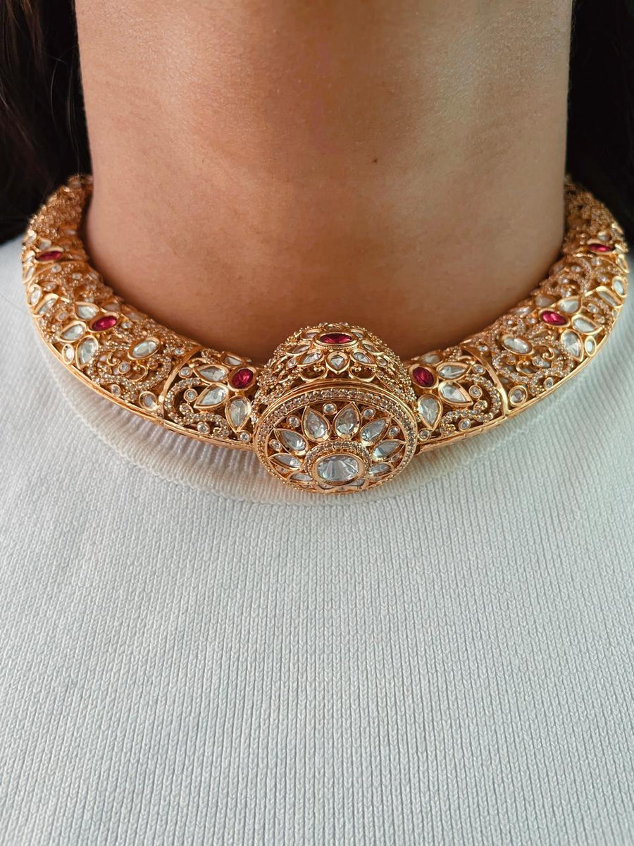 Adoor Ruby Meena Dimonte Pearl Drop Hasdi Collar Set (collar y aretes)