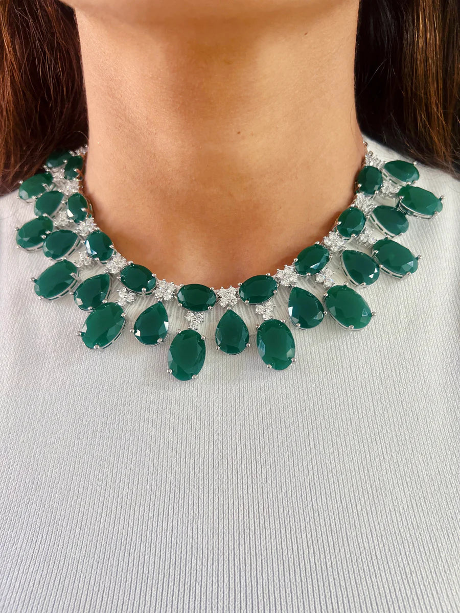 Maharani Beline＆Faguette Emerald Diamonte Choker套件（耳环和项链）