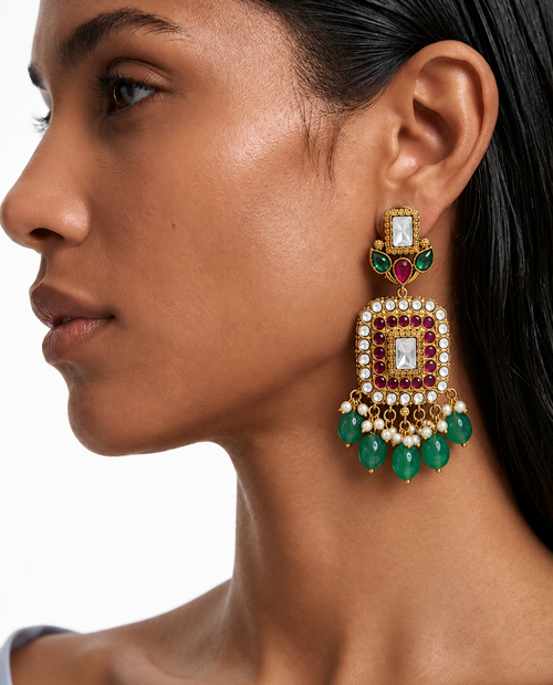 Mehrab Ruby Green Moissanite Polki Kundan kralenkettingset - ketting, oorbellen en Maang Tikka