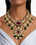 Rumiya Collier Polki Kundan rubis et émeraude moissanite avec détails en zircon – Collier, boucles d'oreilles et Maang Tikka