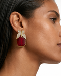 Pendientes colgantes rectangulares con mariposa de rubí Nabi