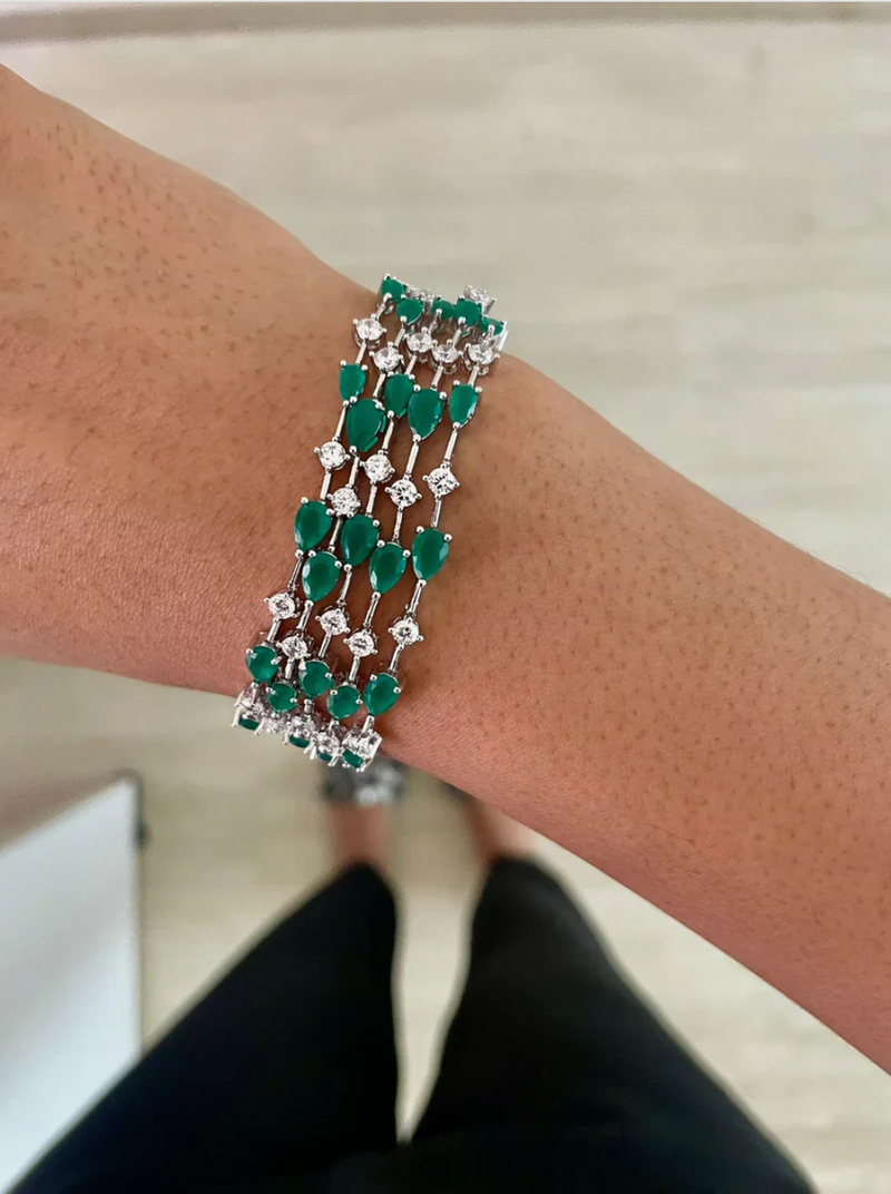 Daffodil Emerald Diamond Setting Jewellery Set — detail view — Prerto