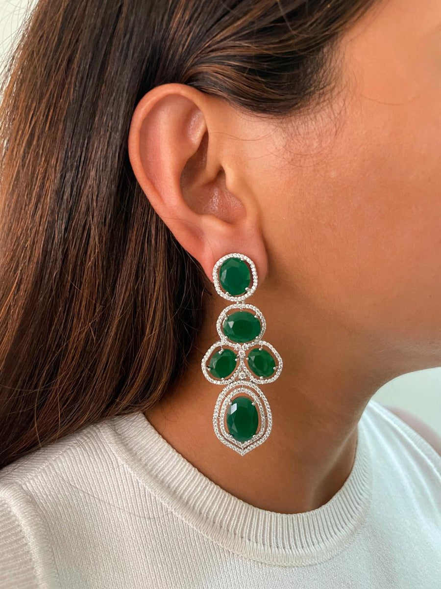 Ensemble de couloir de couchage de diamant Fleet Emerald Fleurt à trois couches (boucles d'oreilles et collier)