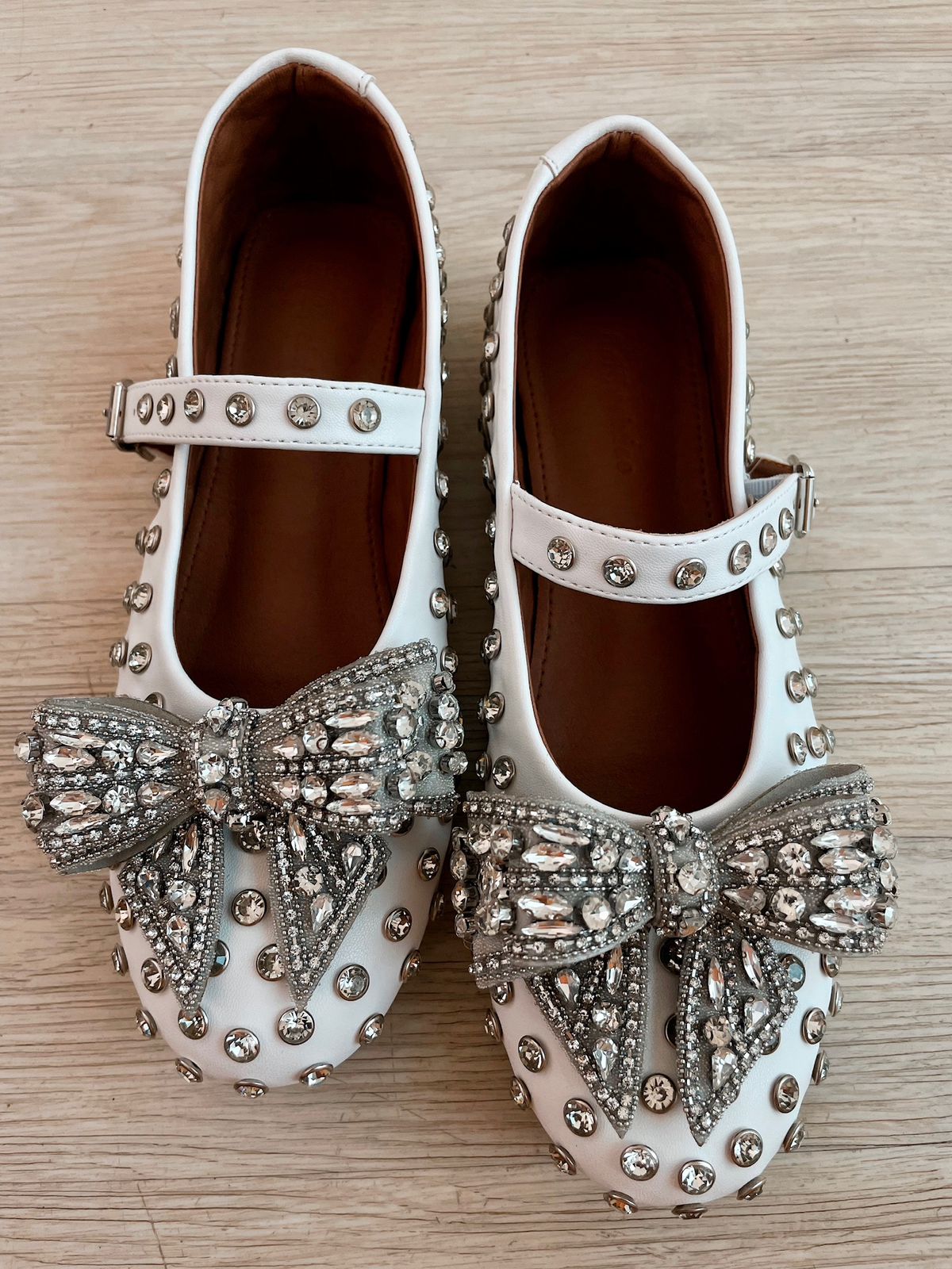 White Dimonte Studs Bow Embellished Ballerina Shoes by Prerto — front view