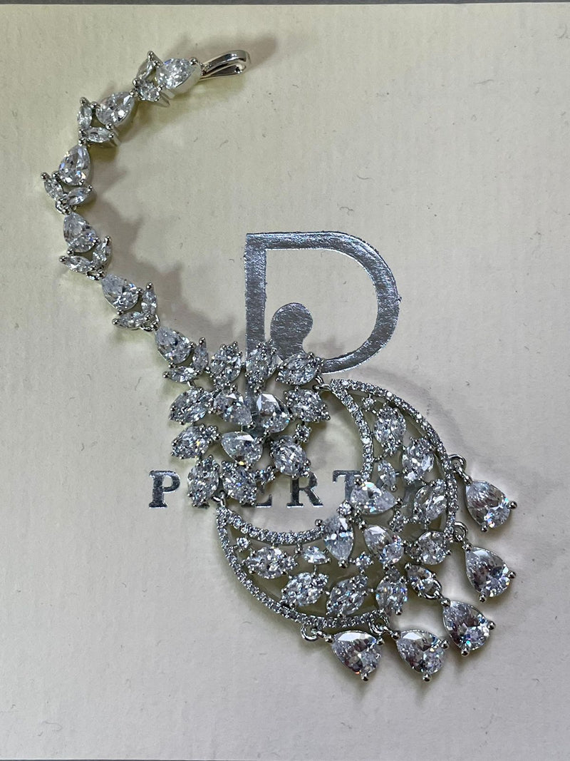 Maharani Heart & Diamond & Honeybee Dimonte Necklace Maharani Set — styled view — Prerto