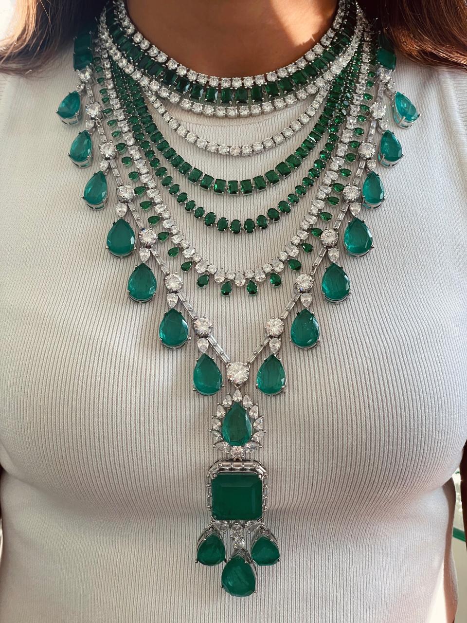 Maharani Yuri Cushion 2 & 2 Layer Emerald Necklace Maharani Set — front view — Prerto