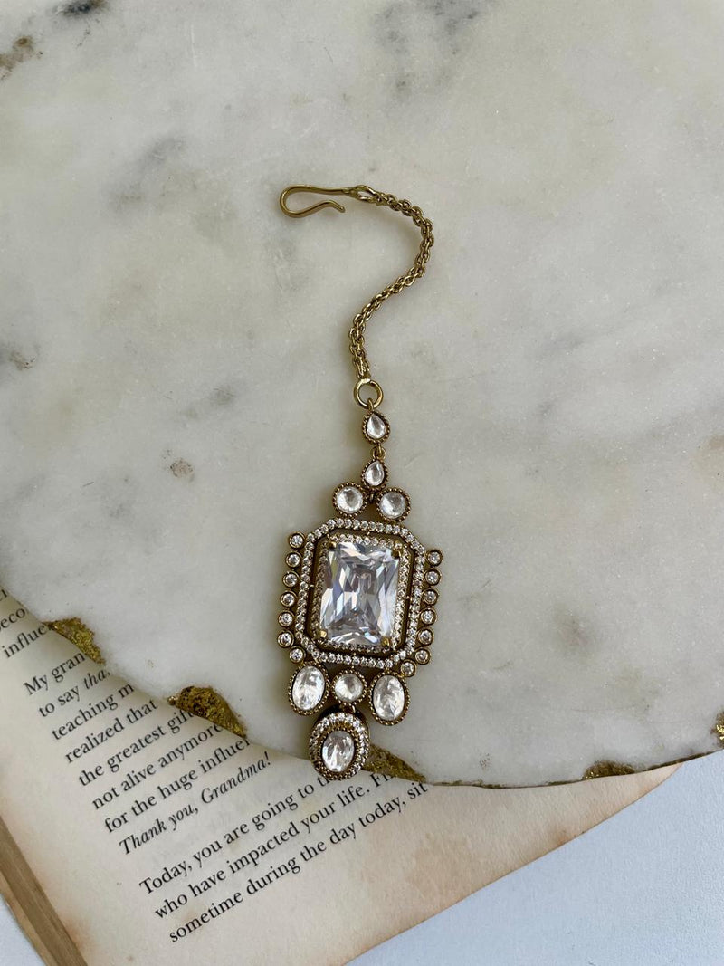 Anand Polki Diamond Kundan Victorian Necklace Earrings Maang Tika Set — detail view — Prerto