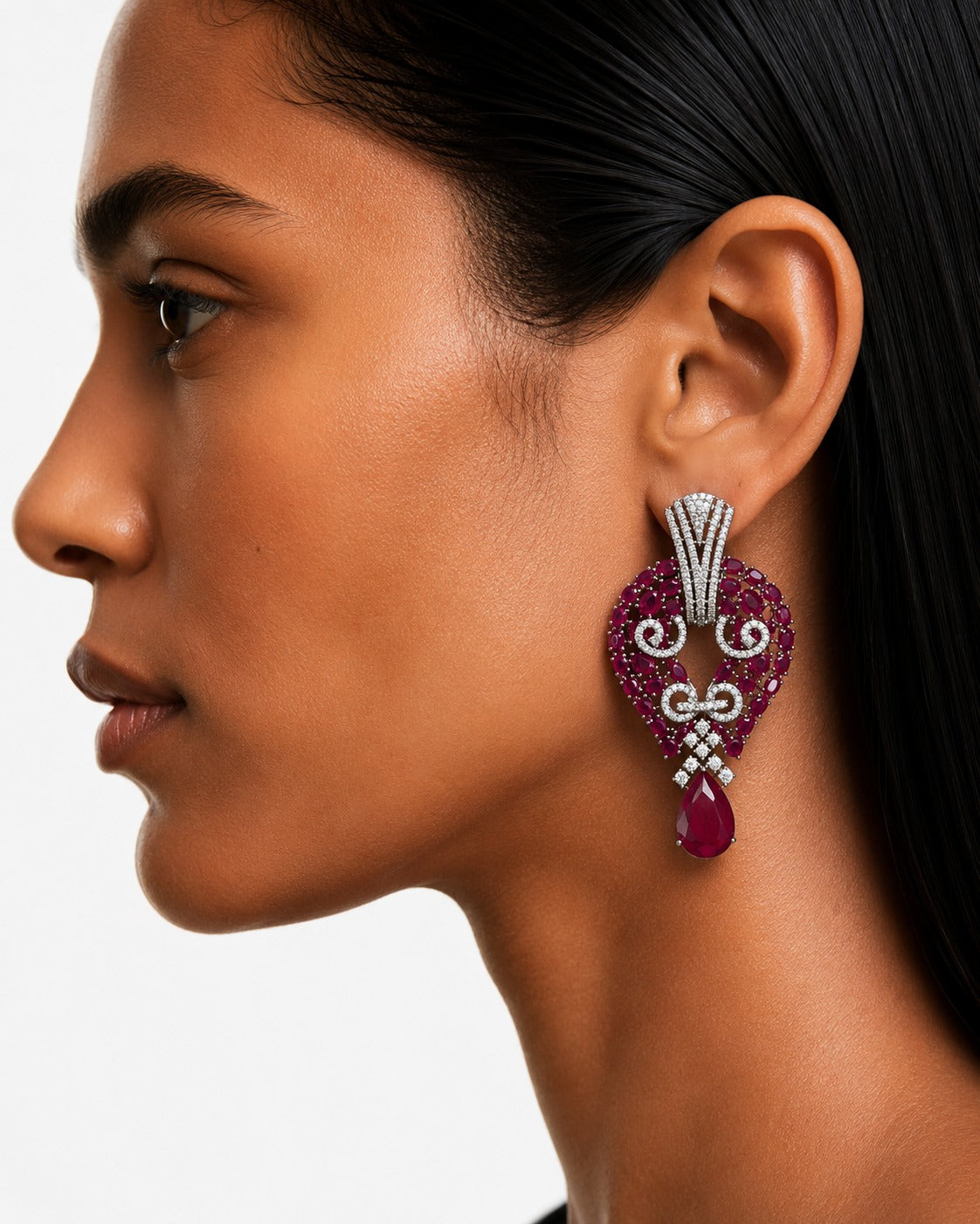 Ensemble de colliers Sahira Ruby en forme de diamant et de zircons – Collier et boucles d'oreilles