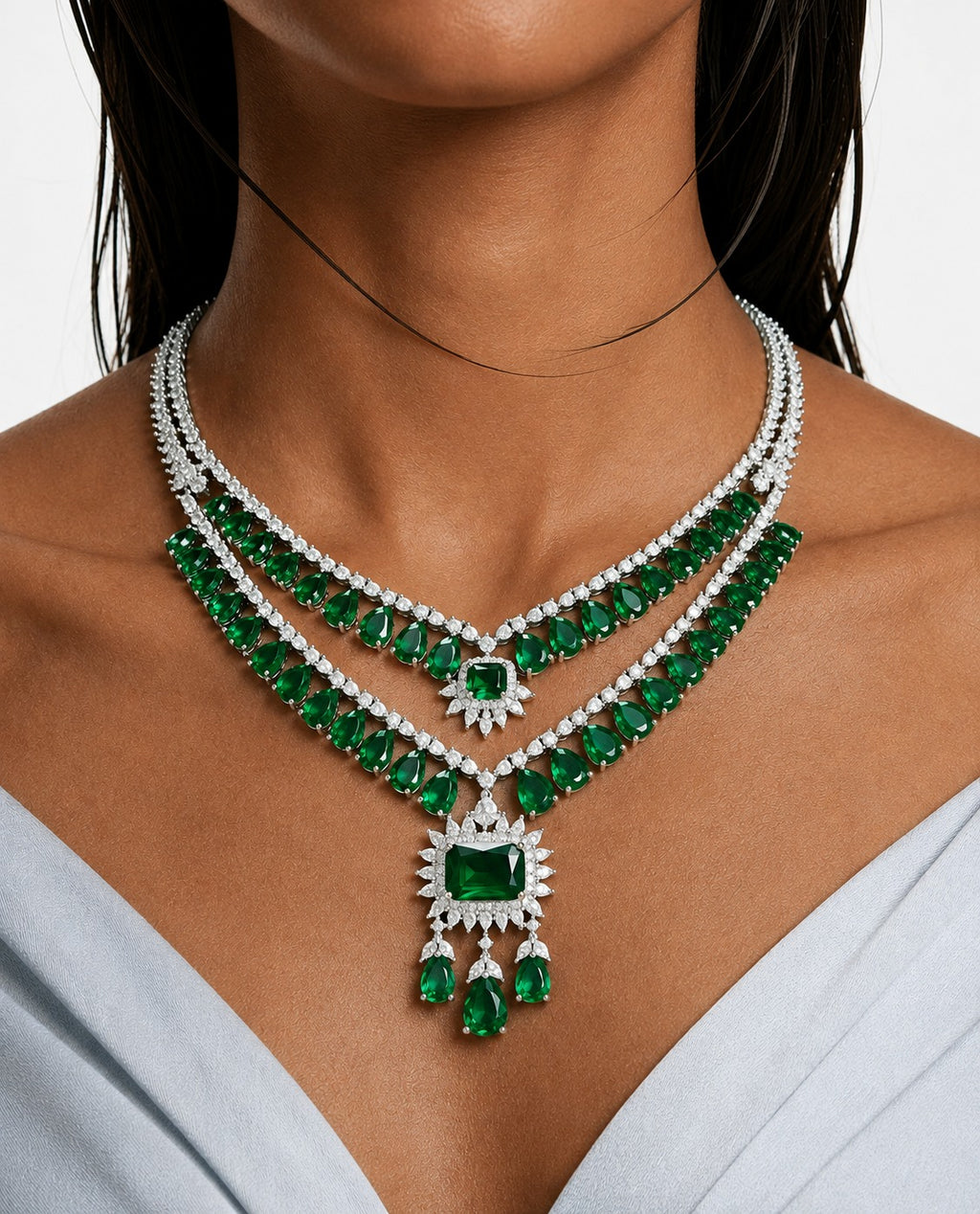 مجموعة قلادة Maharani Aabira Emerald من الزركون الشبيه بالألماس بطبقة مزدوجة ومجموعة قلادة من الزركون من Ria Emerald (قلادتان وحلقان)
