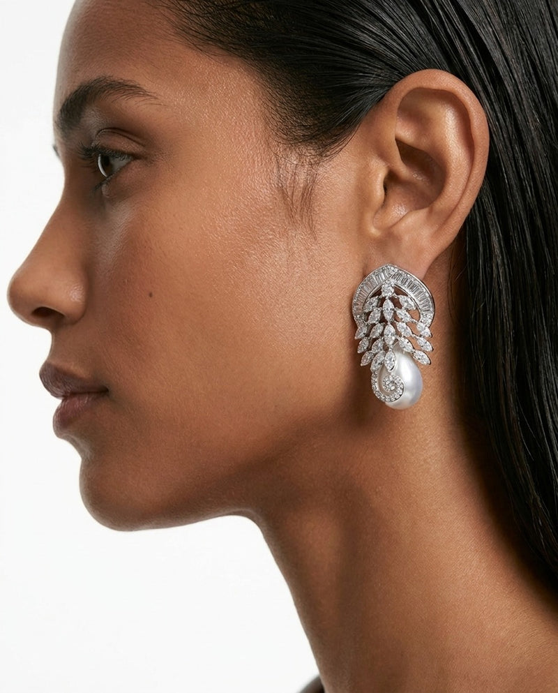 Maharani Areeha parels en diamantachtige zirkonia statement kettingset & Paso Pearly Trio diamanten kettingset Kettingset (2 kettingen en 2 oorbellen)