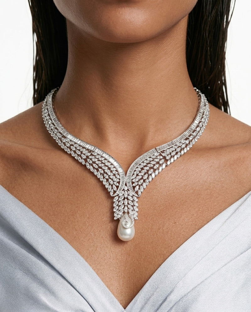 Maharani Areeha parels en diamantachtige zirkonia statement kettingset & Paso Pearly Trio diamanten kettingset Kettingset (2 kettingen en 2 oorbellen)