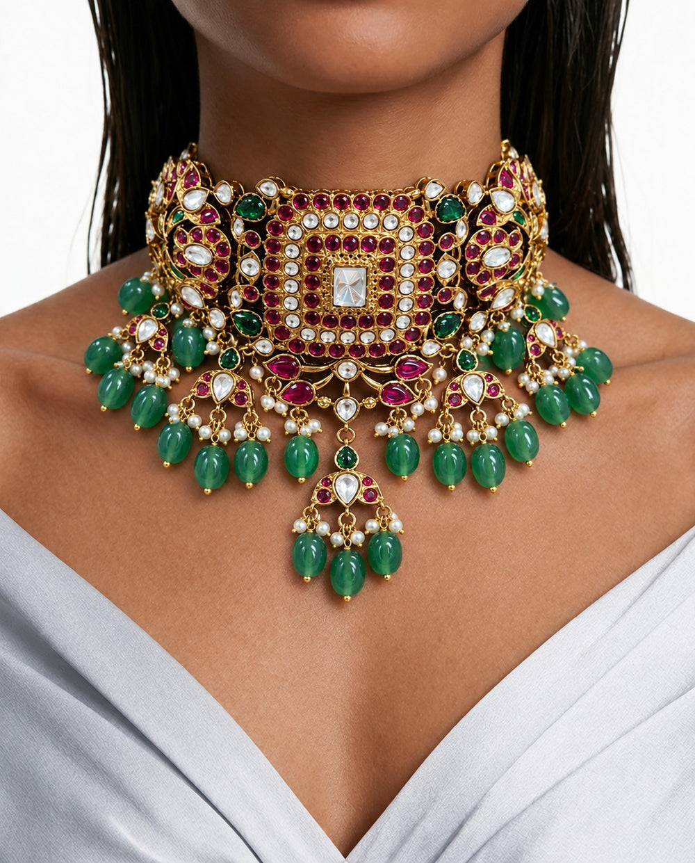 Mehrab Ruby Green Moissanite Polki Kundan kralenkettingset - ketting, oorbellen en Maang Tikka
