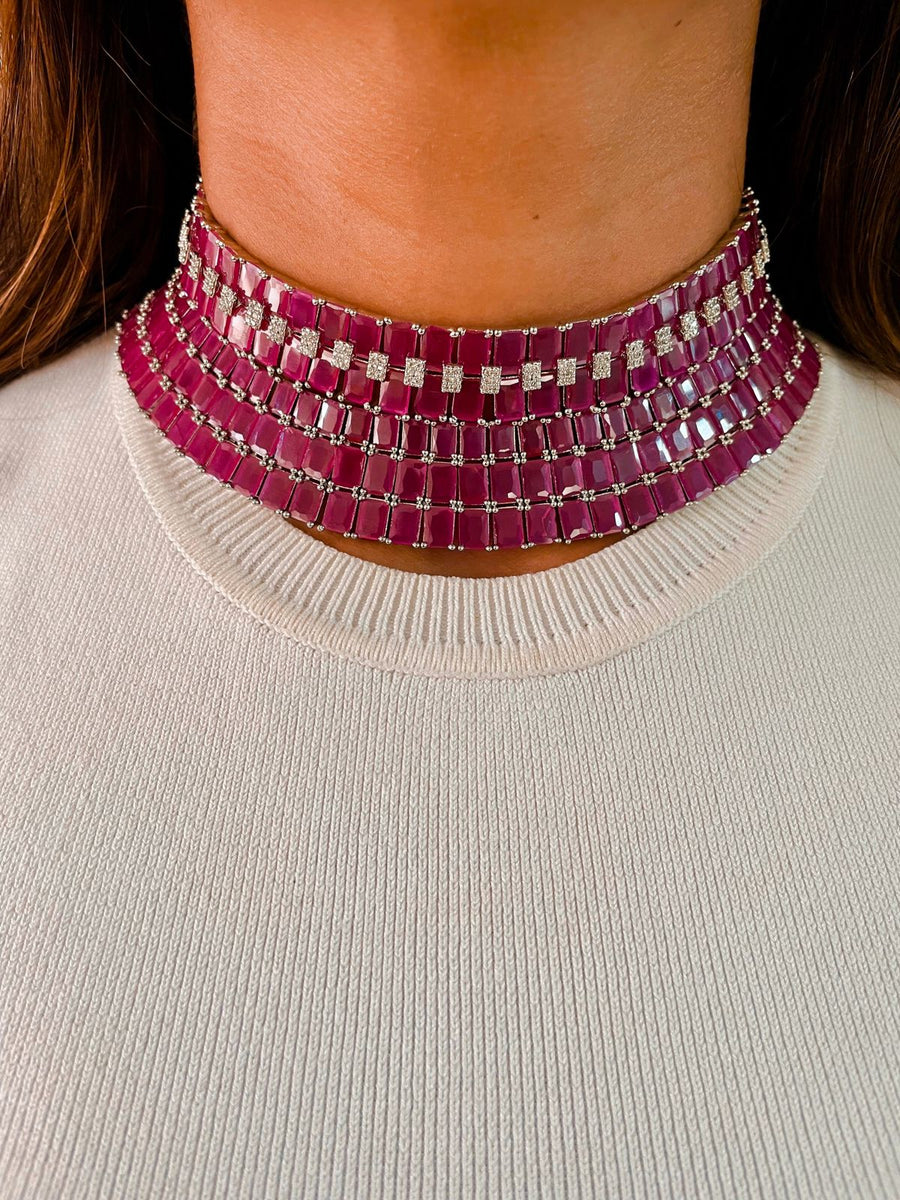 Maharani 3 Laag Baguette Magenta & Baguette Magenta Dimonte Choker Set (oorbellen en ketting)