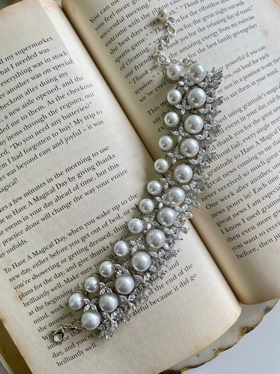 Pearly Silver Dimonte Floret Necklace & Earrings Set — detail view — Prerto