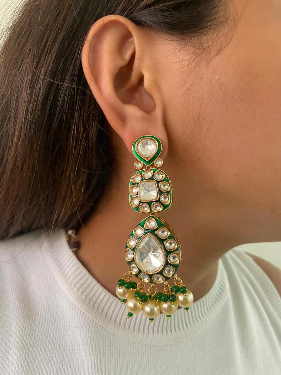 Maharani Kastur Kundan Emerald & Pearl Polki Duo Necklace Set — detail view — Prerto