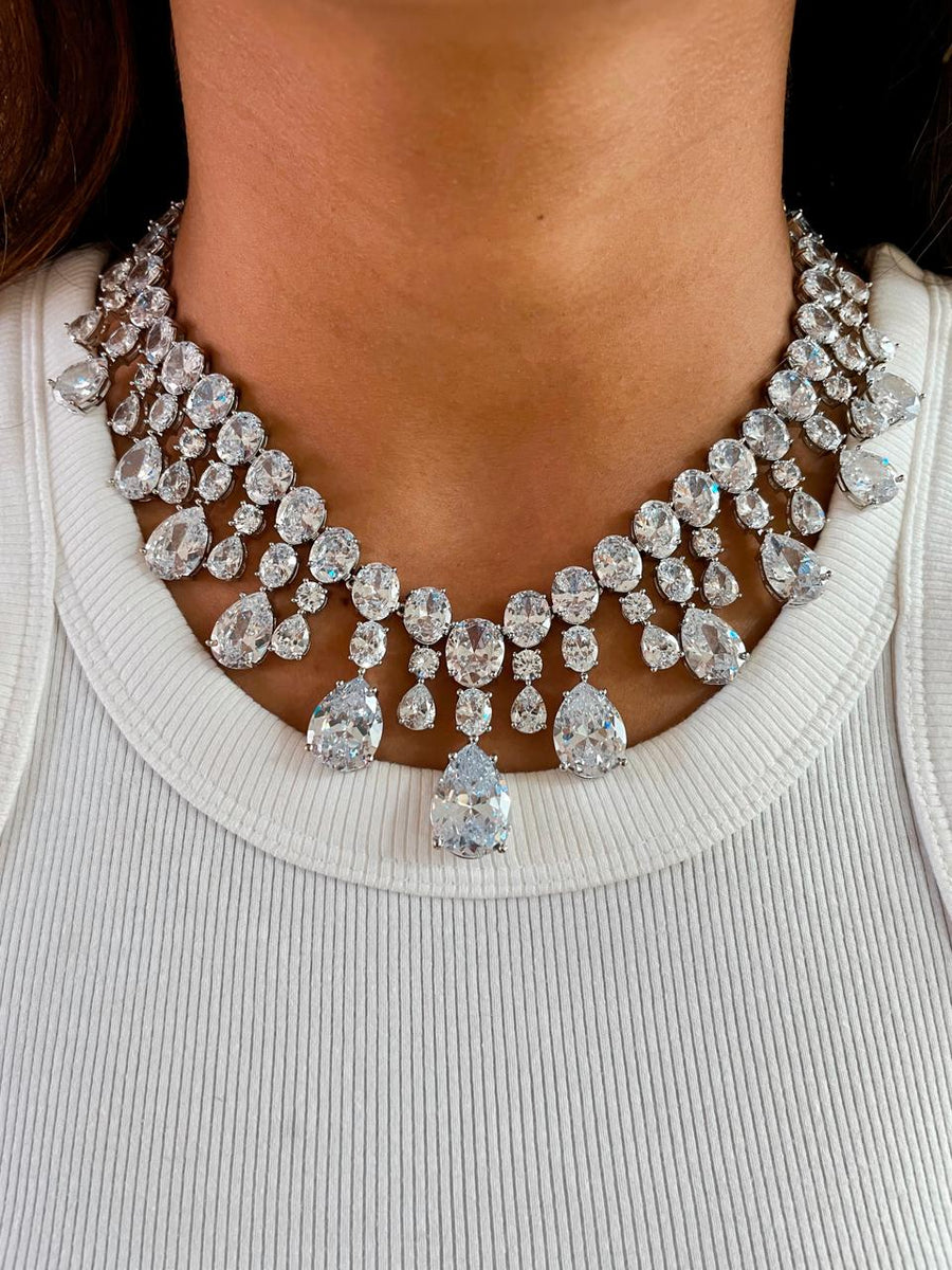 Set de diamantes de narciso (aretes y collar)