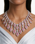 Avela roze diamantachtige zirkoon kettingset (ketting en oorbellen)