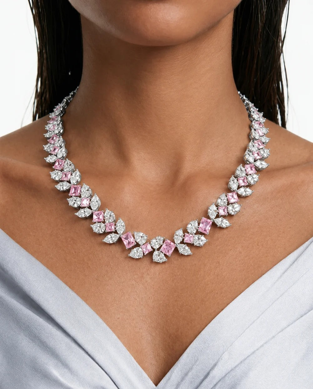 Conjunto de collar con diamantes en forma de hoja rosa de Maharani Aarvi y diamantes en forma de hoja rosa (2 collares y 2 aretes)