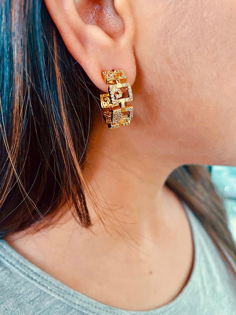 Olas d'Oro Earrings - 14K Yellow Gold Ear Cuff with Bead and Diamond B –  Robinson's Jewelers
