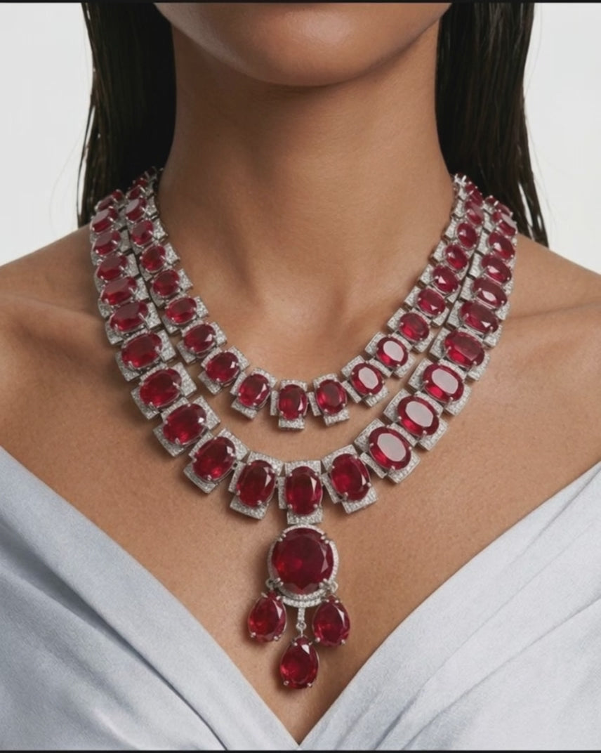 Juego de collar de 2 capas de rubí canto rodado con pavé de circonitas tipo diamante (collar y aretes)
