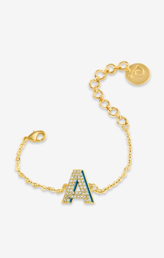 Shadow Iniziale Gold Initial Charm Bracelet — flat lay — Prerto