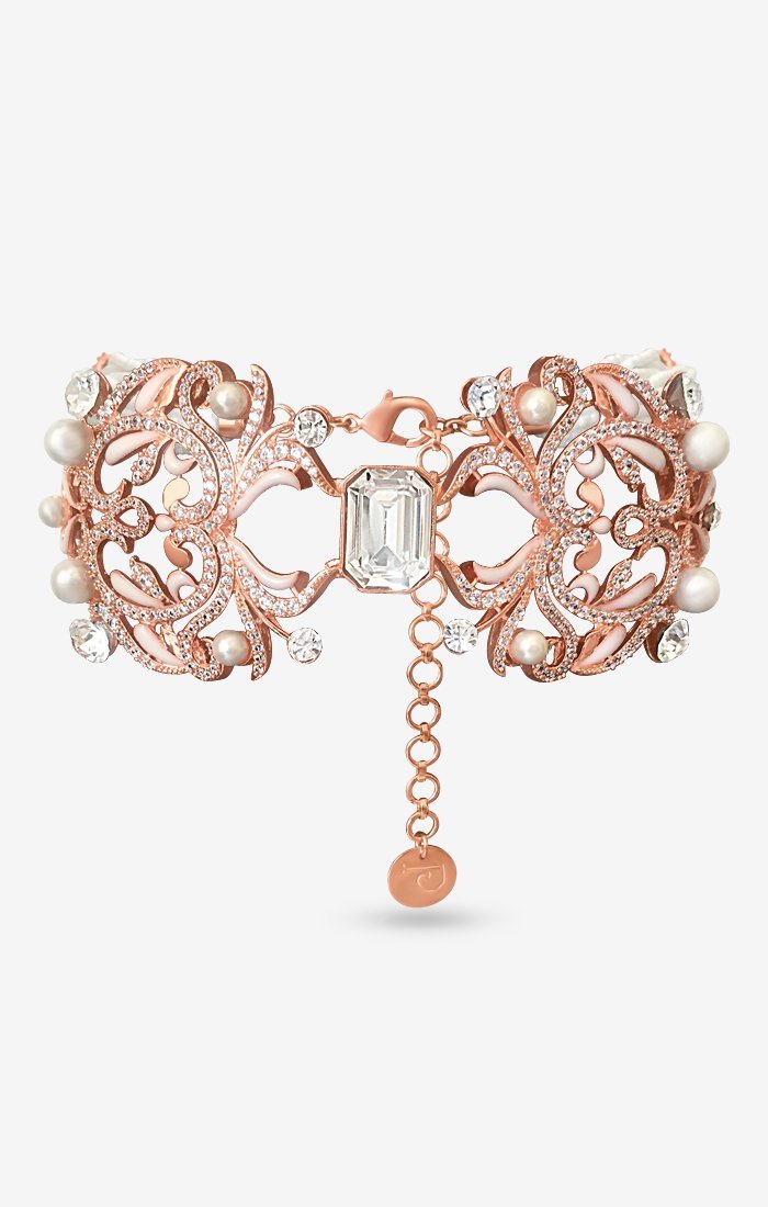 Yukina Crystal Pearl Choker — worn on model — Prerto